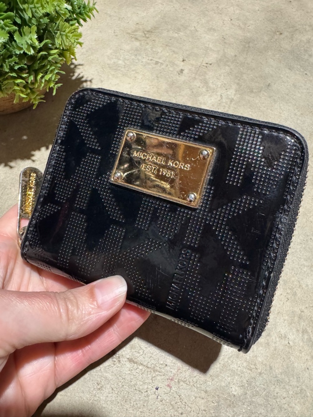 Michael Kors Compact Wallet Black Patent Leather Gold Signature Classy Designer